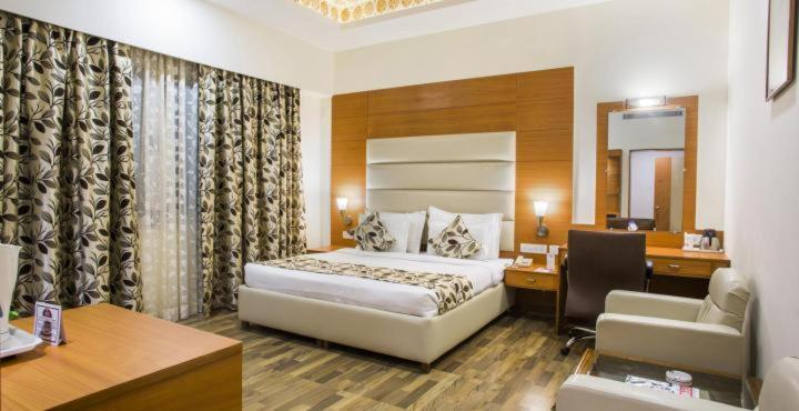 Grand Continental Hotel Prayagraj Esterno foto