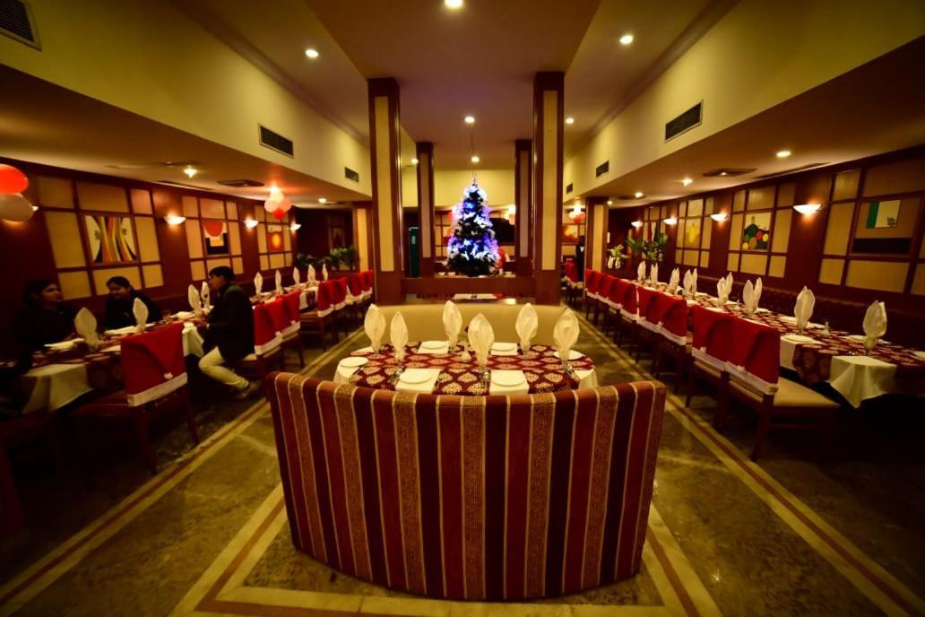 Grand Continental Hotel Prayagraj Esterno foto