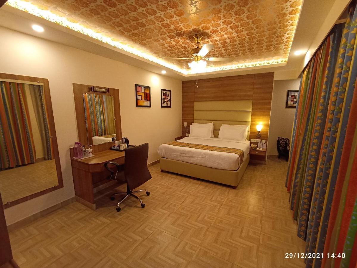 Grand Continental Hotel Prayagraj Esterno foto