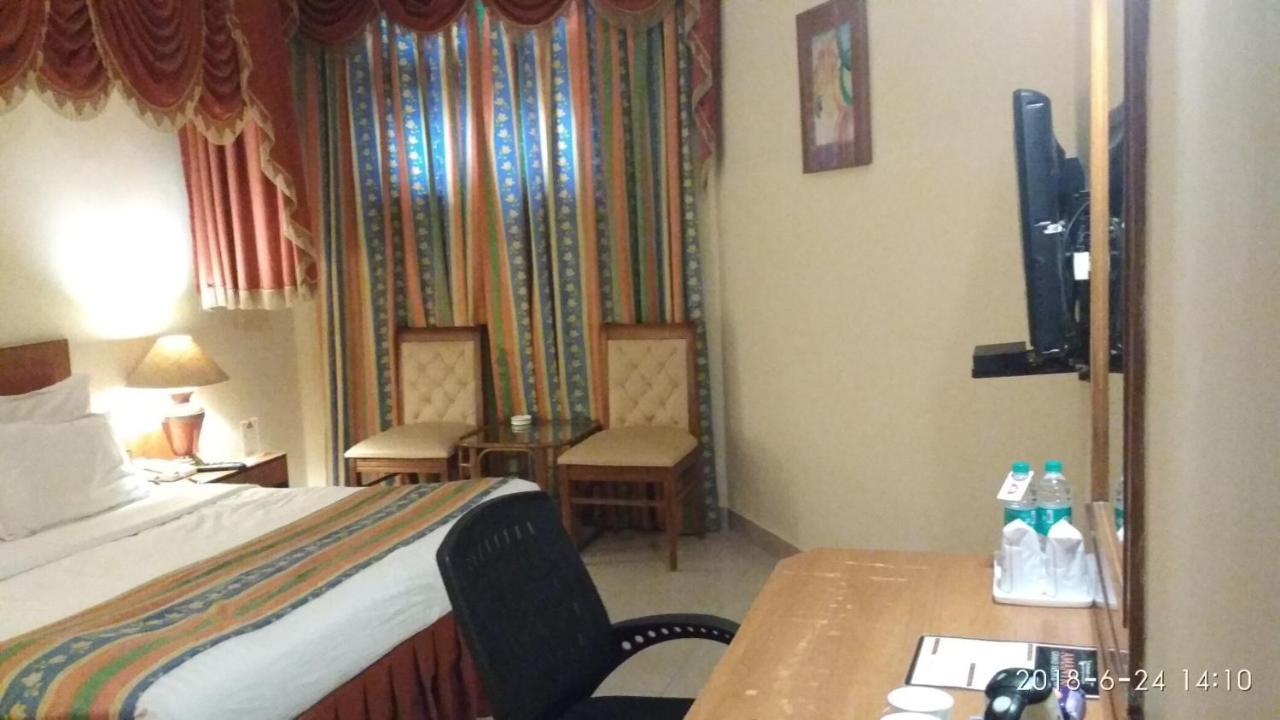 Grand Continental Hotel Prayagraj Esterno foto