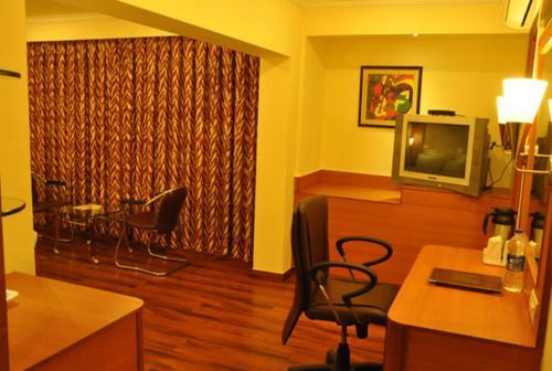Grand Continental Hotel Prayagraj Esterno foto