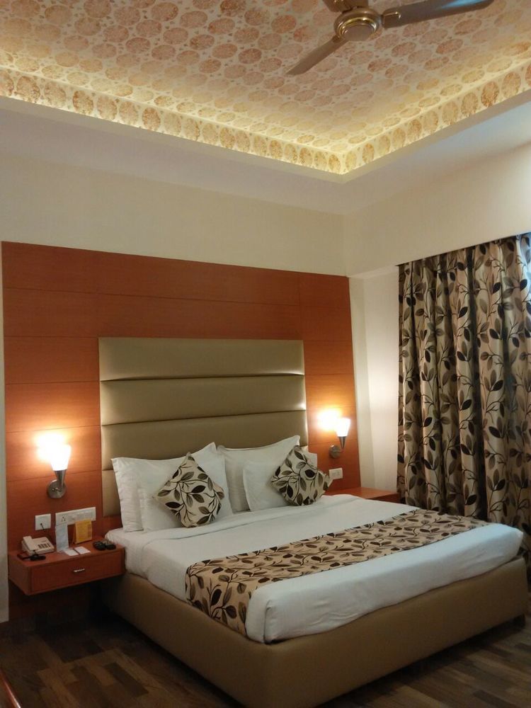 Grand Continental Hotel Prayagraj Esterno foto